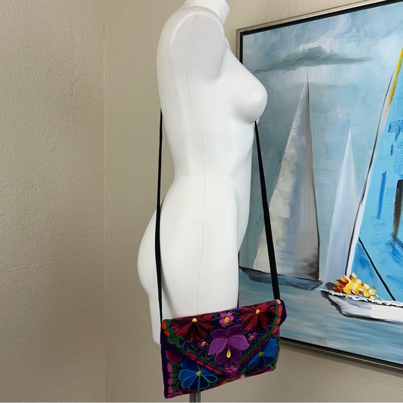 Floral embroidered clutch crossbody purse - Picture 7 of 9